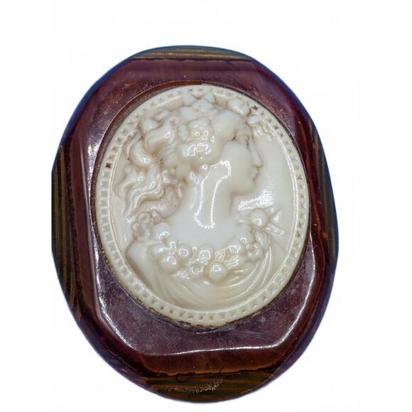 Jewelry - Vintage Cameo Brooch with Profile Carving